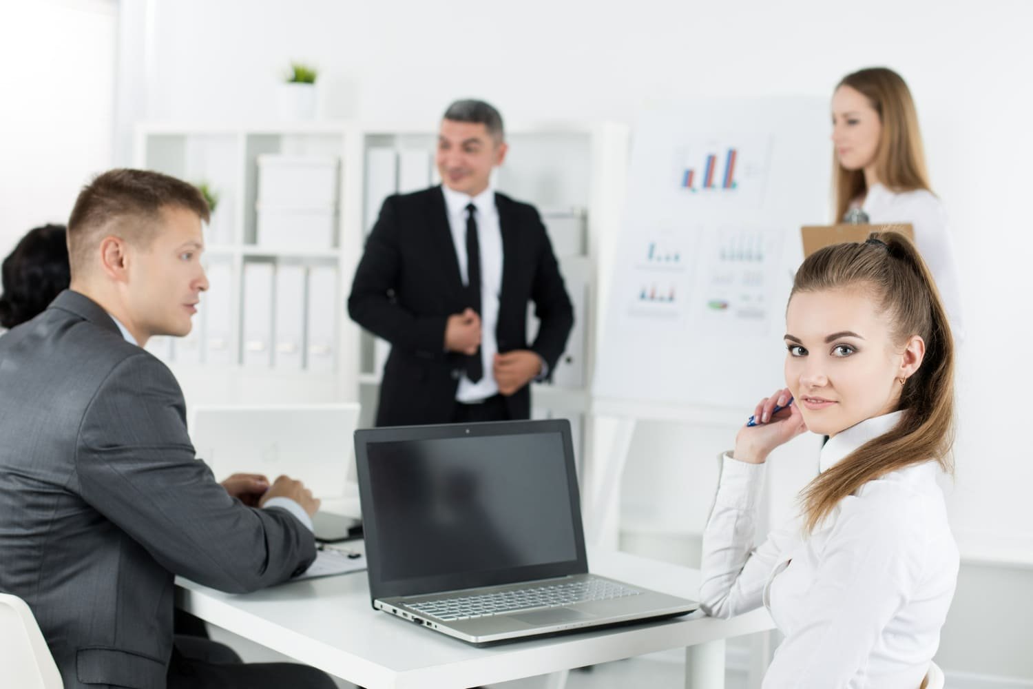 Dirección de negocios